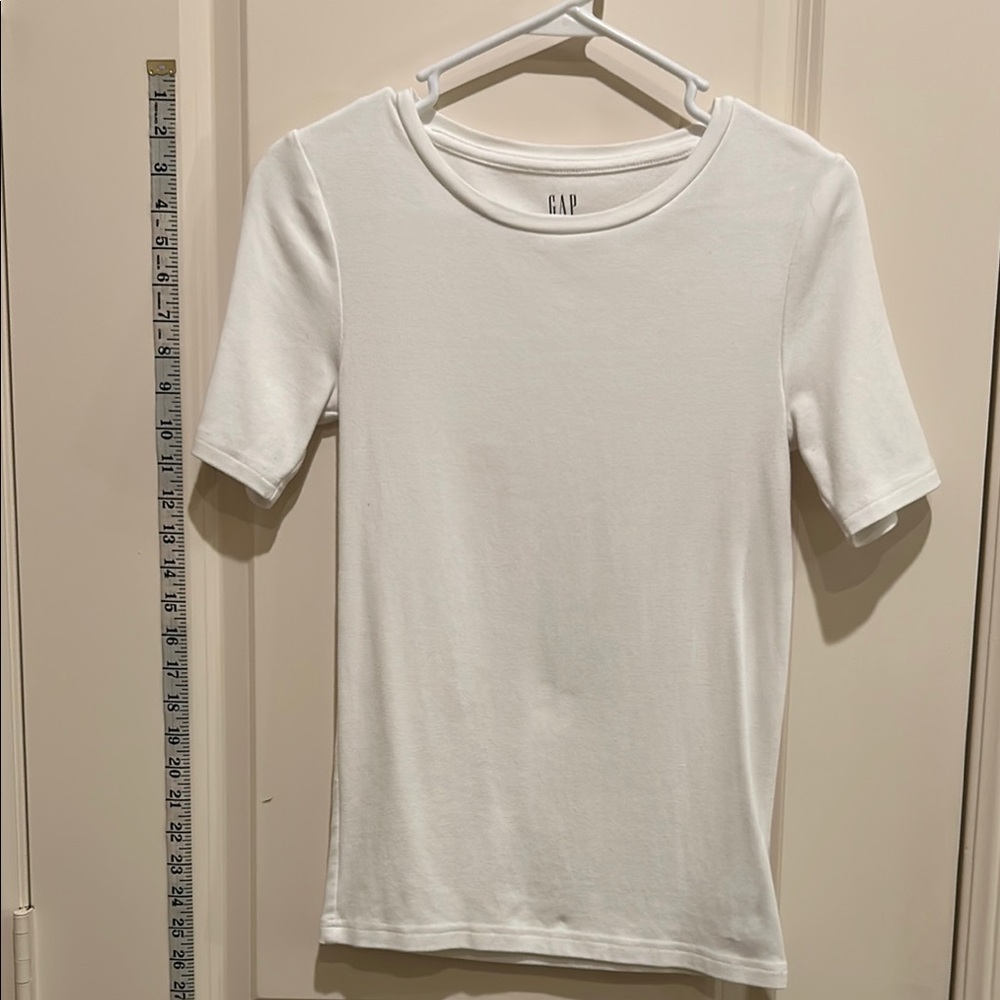 GAP White Crew Neck Tee